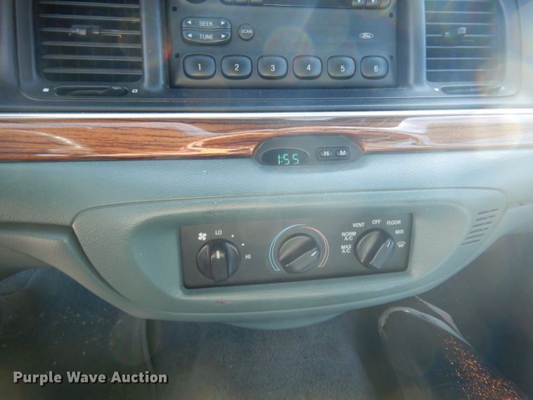 image for item DE4172 1995 Ford Crown Victoria