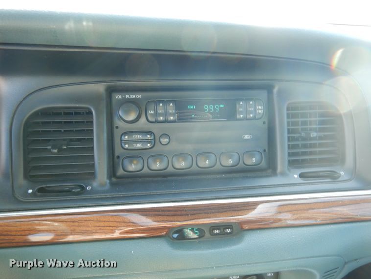 image for item DE4172 1995 Ford Crown Victoria