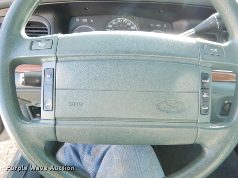 image for item DE4172 1995 Ford Crown Victoria
