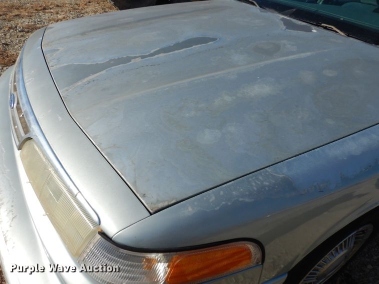 image for item DE4172 1995 Ford Crown Victoria