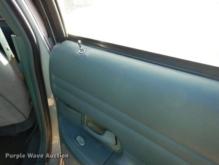 image for item DE4172 1995 Ford Crown Victoria