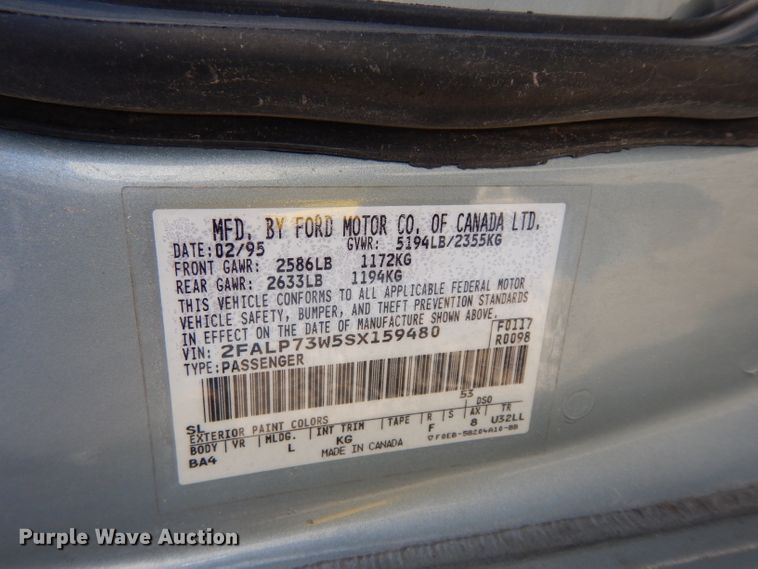 image for item DE4172 1995 Ford Crown Victoria