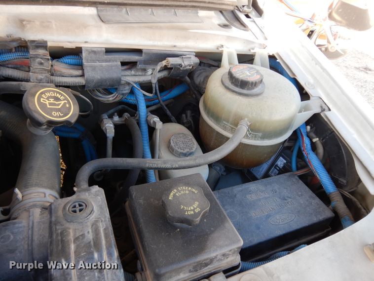 image for item DE4173 1999 Ford Econoline E450 Super Duty ambulance