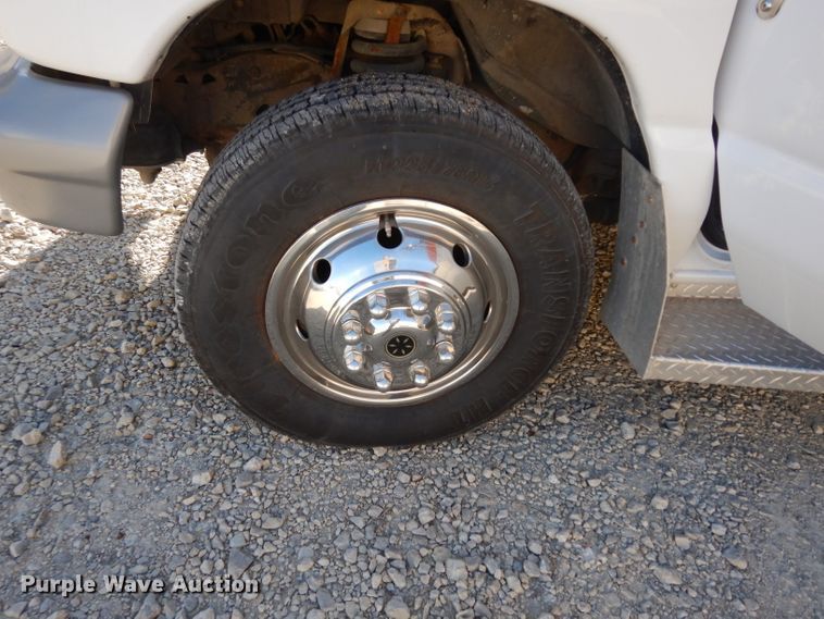 image for item DE4173 1999 Ford Econoline E450 Super Duty ambulance