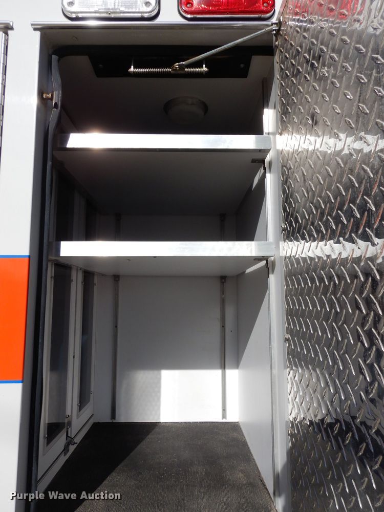 image for item DE4173 1999 Ford Econoline E450 Super Duty ambulance