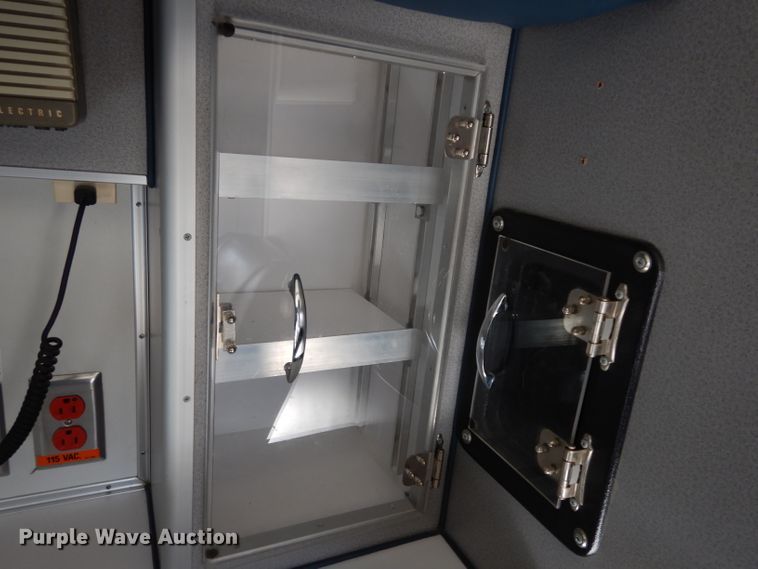 image for item DE4173 1999 Ford Econoline E450 Super Duty ambulance