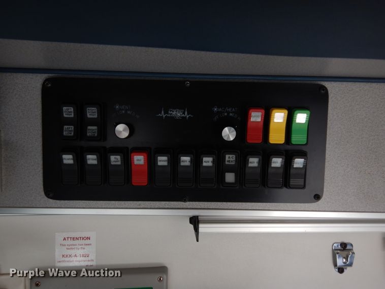 image for item DE4173 1999 Ford Econoline E450 Super Duty ambulance