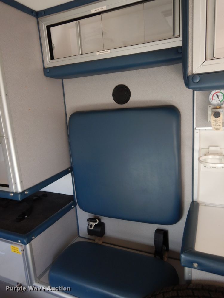 image for item DE4173 1999 Ford Econoline E450 Super Duty ambulance