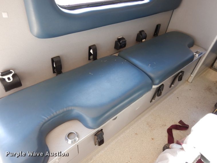 image for item DE4173 1999 Ford Econoline E450 Super Duty ambulance