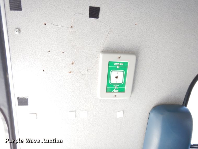 image for item DE4173 1999 Ford Econoline E450 Super Duty ambulance