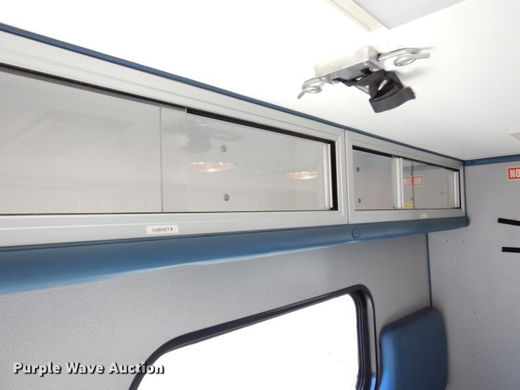 image for item DE4173 1999 Ford Econoline E450 Super Duty ambulance