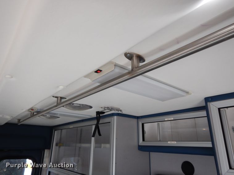 image for item DE4173 1999 Ford Econoline E450 Super Duty ambulance