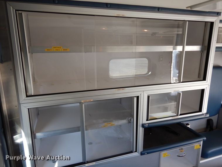 image for item DE4173 1999 Ford Econoline E450 Super Duty ambulance