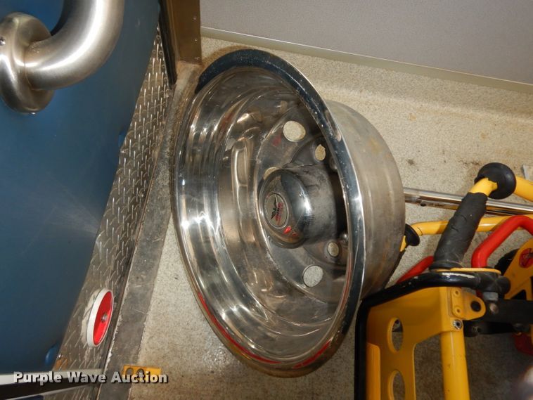 image for item DE4173 1999 Ford Econoline E450 Super Duty ambulance