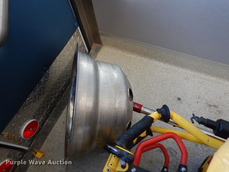 image for item DE4173 1999 Ford Econoline E450 Super Duty ambulance