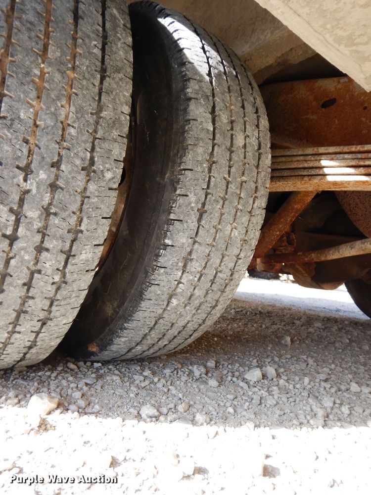 image for item DE4173 1999 Ford Econoline E450 Super Duty ambulance