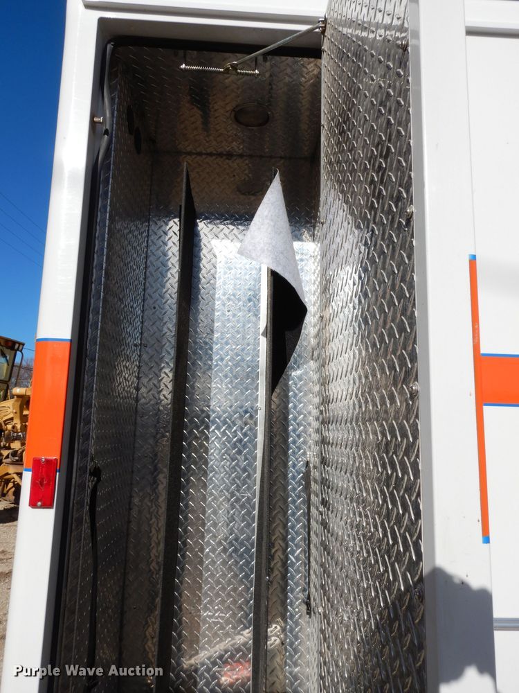 image for item DE4173 1999 Ford Econoline E450 Super Duty ambulance