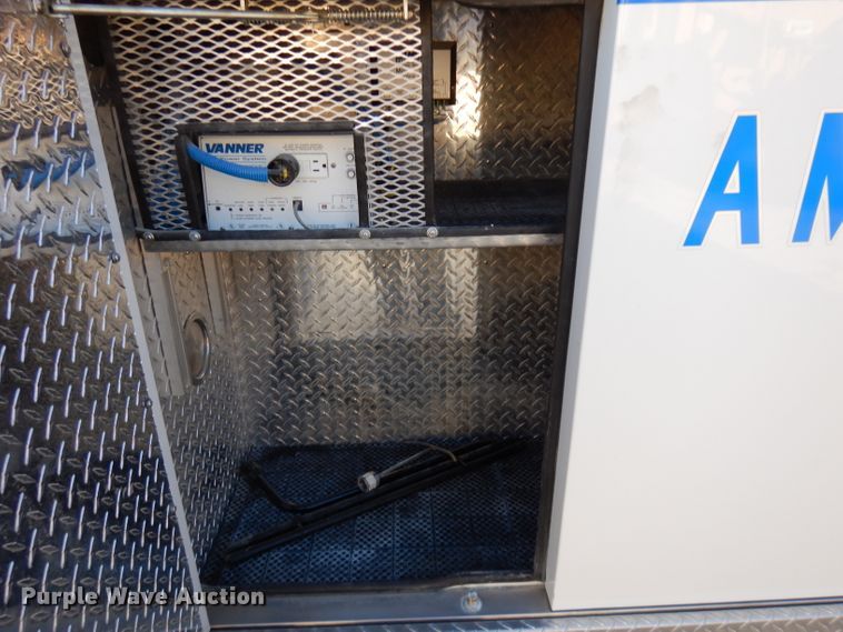 image for item DE4173 1999 Ford Econoline E450 Super Duty ambulance