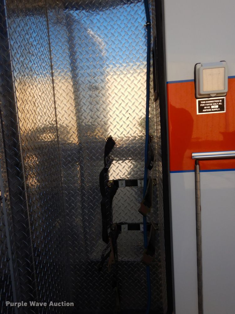 image for item DE4173 1999 Ford Econoline E450 Super Duty ambulance