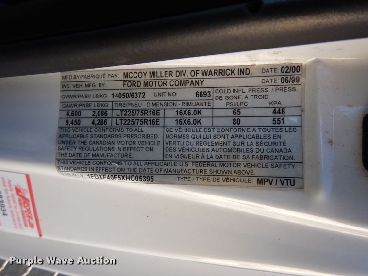 image for item DE4173 1999 Ford Econoline E450 Super Duty ambulance