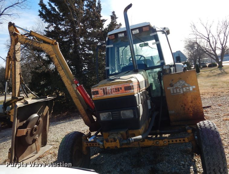 image for item DE4174 1997 New Holland 6640 tractor