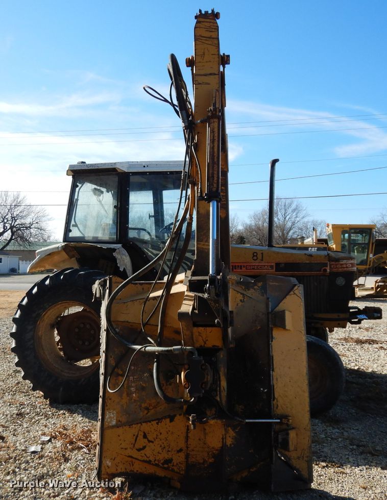 image for item DE4174 1997 New Holland 6640 tractor