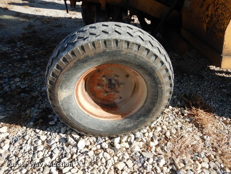 image for item DE4174 1997 New Holland 6640 tractor