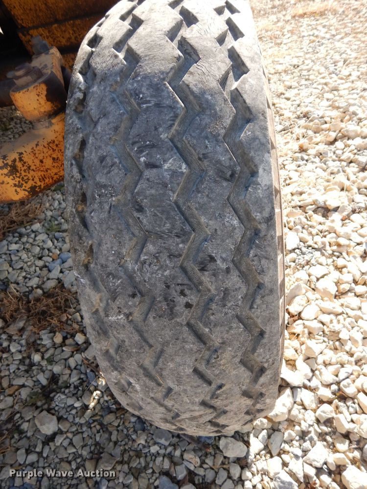 image for item DE4174 1997 New Holland 6640 tractor