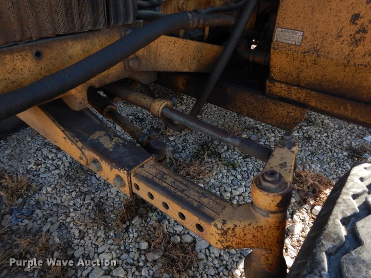 image for item DE4174 1997 New Holland 6640 tractor