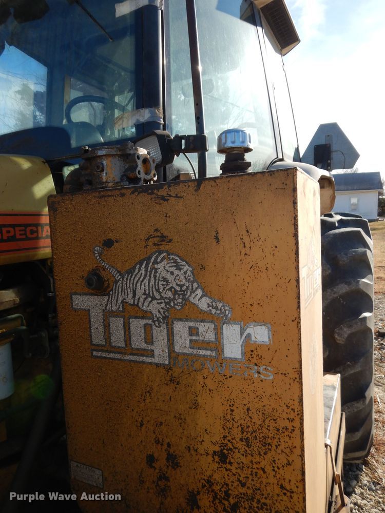 image for item DE4174 1997 New Holland 6640 tractor