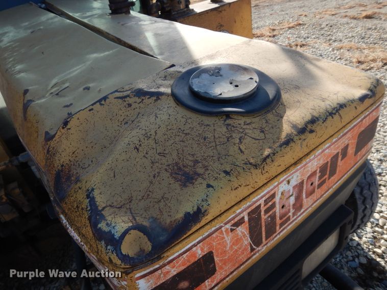 image for item DE4174 1997 New Holland 6640 tractor