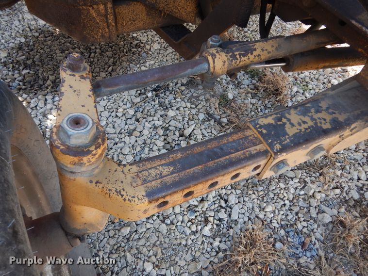 image for item DE4174 1997 New Holland 6640 tractor