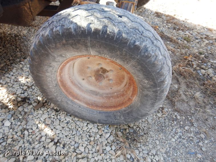 image for item DE4174 1997 New Holland 6640 tractor