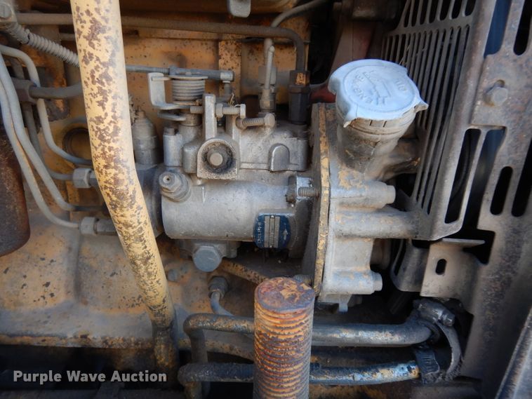 image for item DE4174 1997 New Holland 6640 tractor