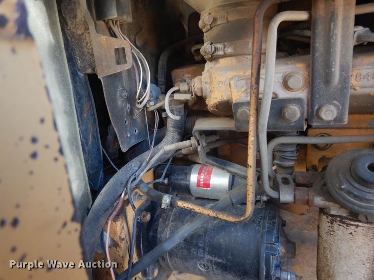 image for item DE4174 1997 New Holland 6640 tractor