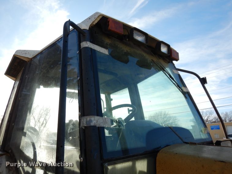 image for item DE4174 1997 New Holland 6640 tractor