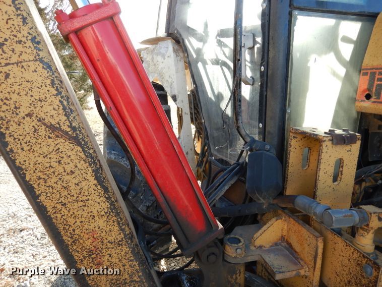 image for item DE4174 1997 New Holland 6640 tractor