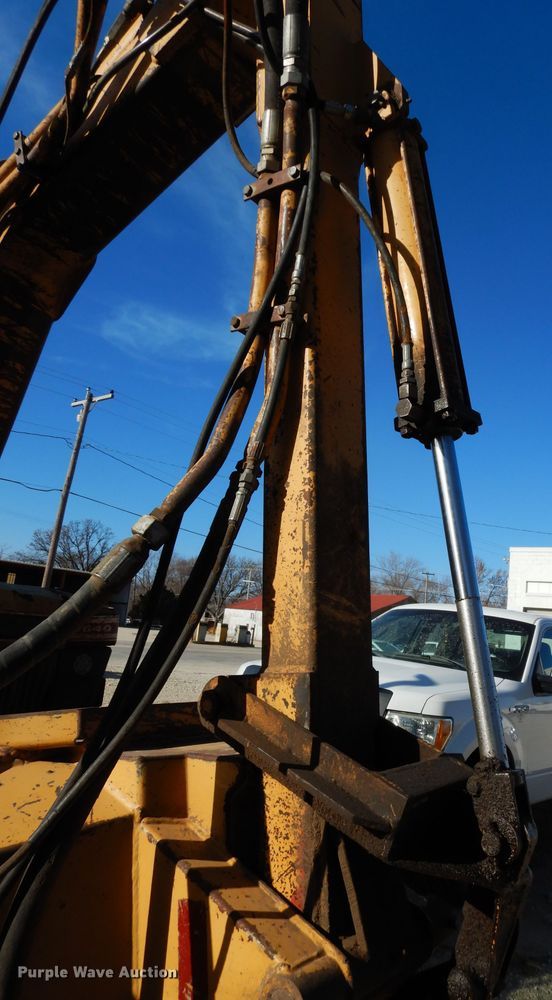 image for item DE4174 1997 New Holland 6640 tractor