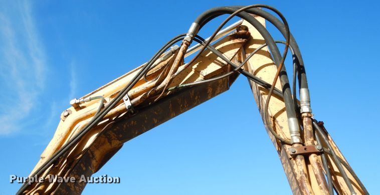 image for item DE4174 1997 New Holland 6640 tractor