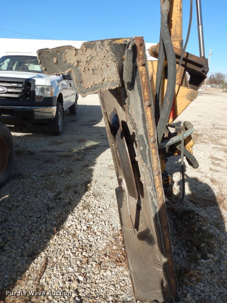 image for item DE4174 1997 New Holland 6640 tractor