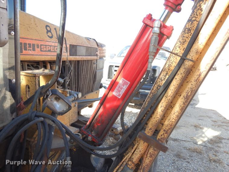 image for item DE4174 1997 New Holland 6640 tractor