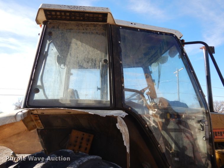 image for item DE4174 1997 New Holland 6640 tractor