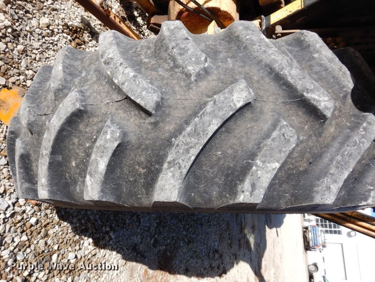 image for item DE4174 1997 New Holland 6640 tractor