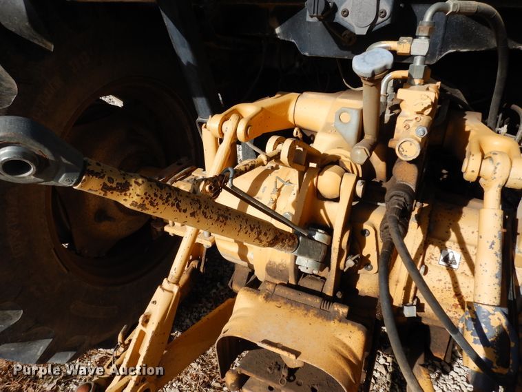 image for item DE4174 1997 New Holland 6640 tractor