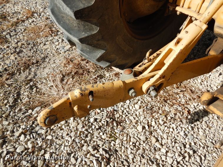 image for item DE4174 1997 New Holland 6640 tractor