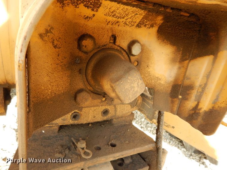 image for item DE4174 1997 New Holland 6640 tractor