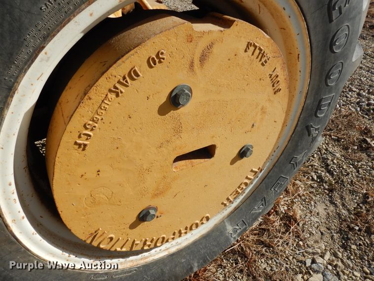 image for item DE4174 1997 New Holland 6640 tractor