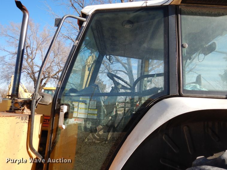 image for item DE4174 1997 New Holland 6640 tractor