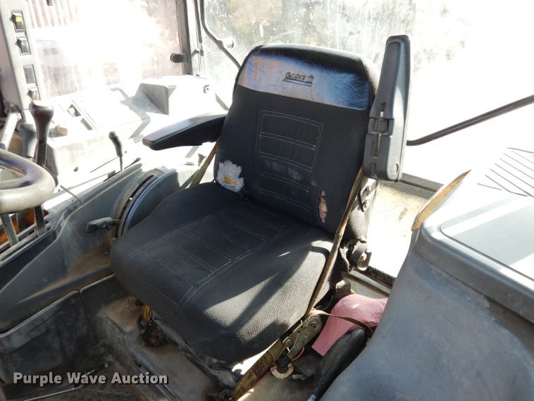 image for item DE4174 1997 New Holland 6640 tractor