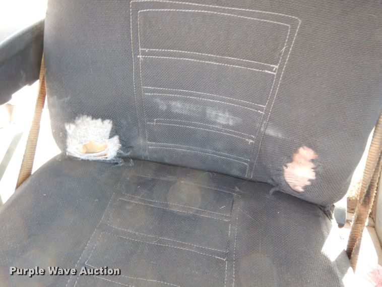 image for item DE4174 1997 New Holland 6640 tractor